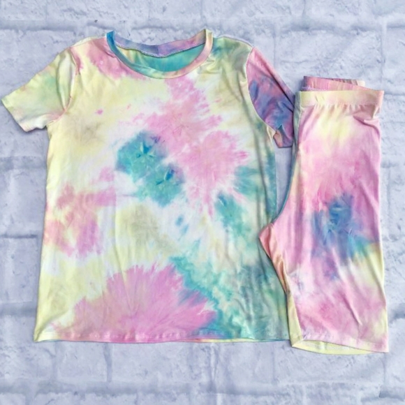 Tie-Dye Biker Shorts and Short Sleeves Top - Picture 7 of 8